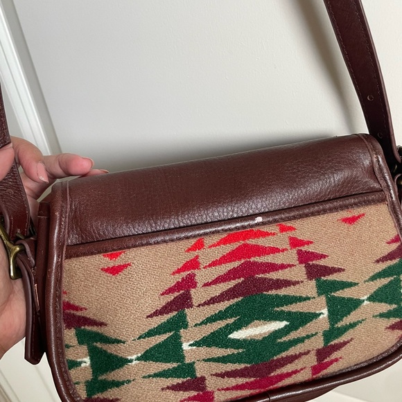 Pendleton Brown Leather Crossbody with Geometric Pattern - Picture 2 of 6